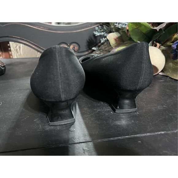 Stuart Weitzman Black Canvas Pumps Size 7.5 W - Picture 4 of 5